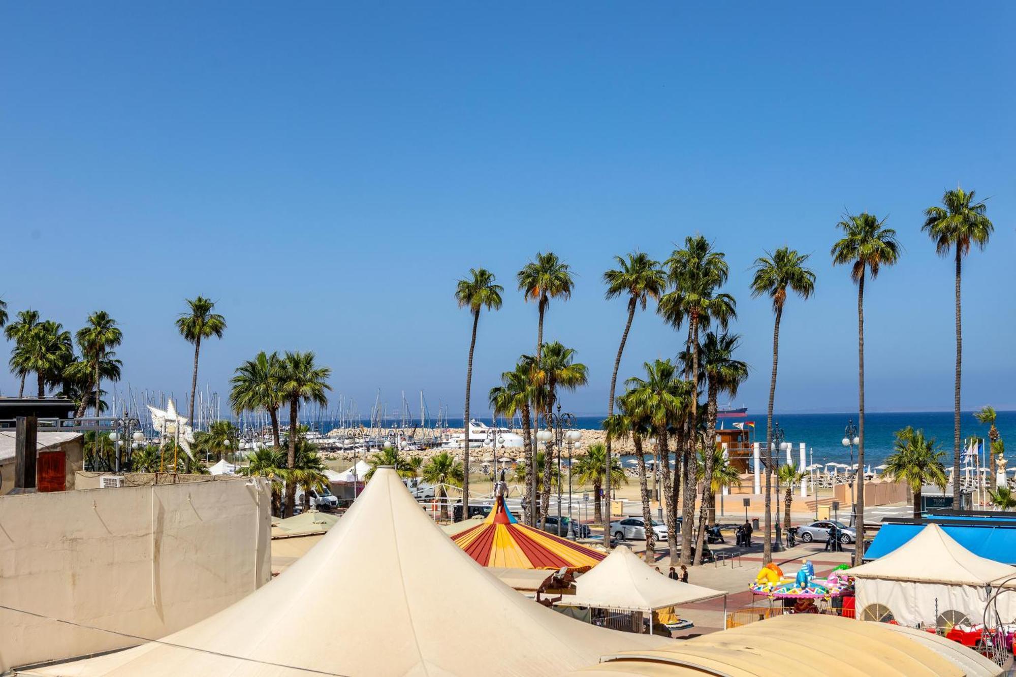 Airbnsea City Centre Side Sea View Apartments Larnaca Eksteriør billede