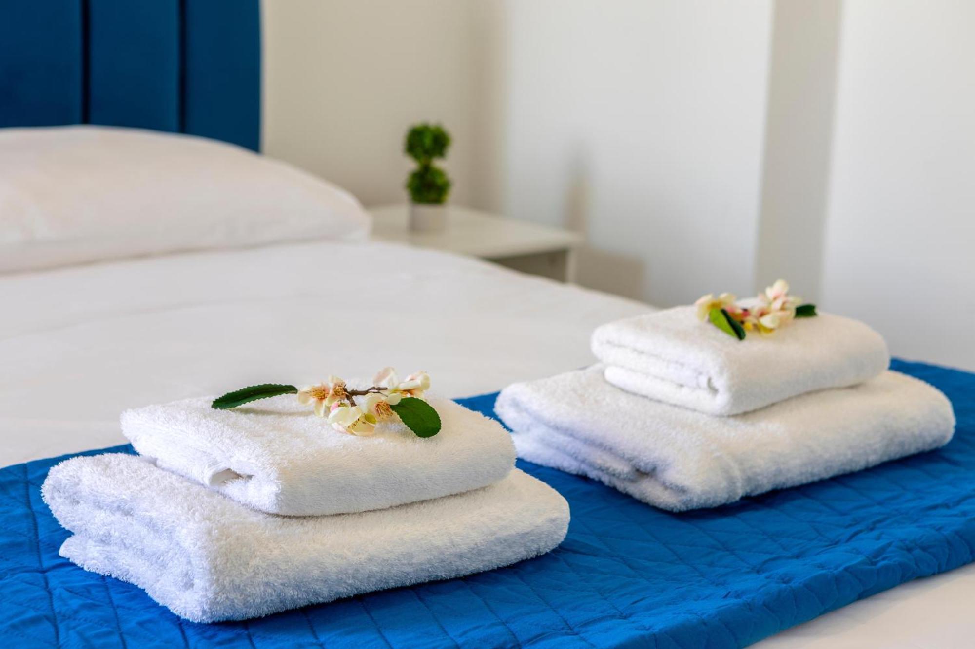 Airbnsea City Centre Side Sea View Apartments Larnaca Eksteriør billede