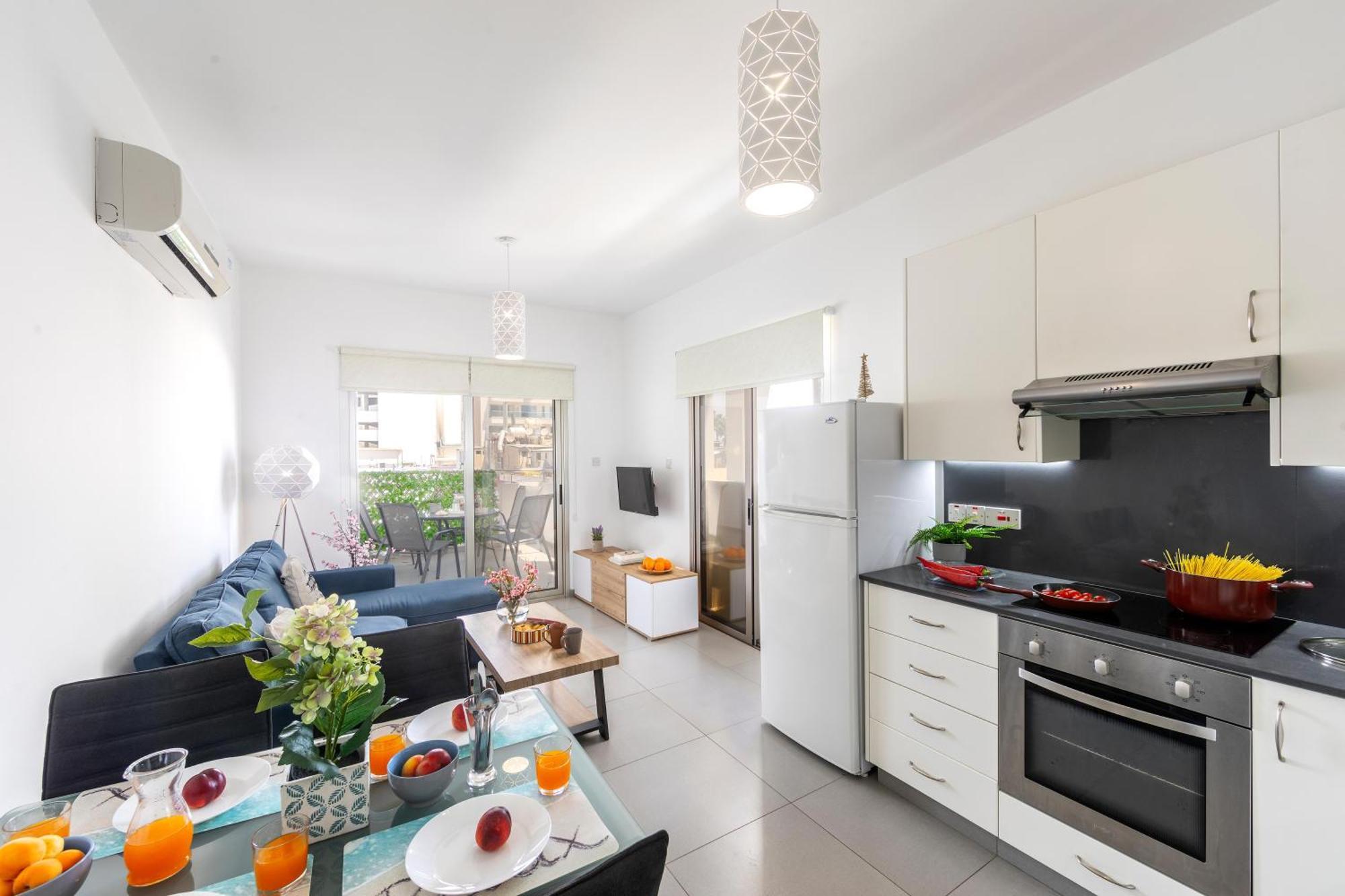 Airbnsea City Centre Side Sea View Apartments Larnaca Eksteriør billede