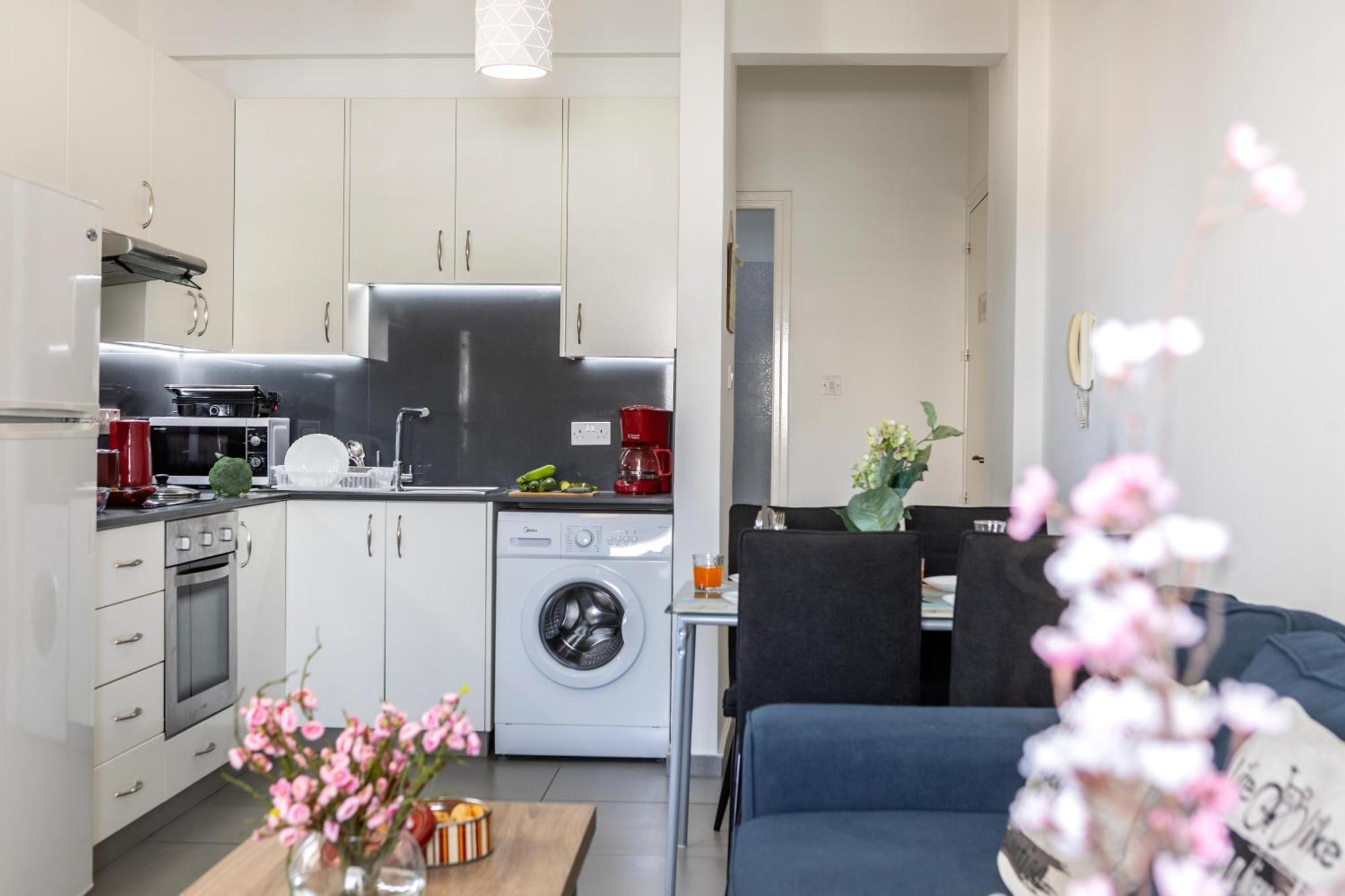 Airbnsea City Centre Side Sea View Apartments Larnaca Eksteriør billede