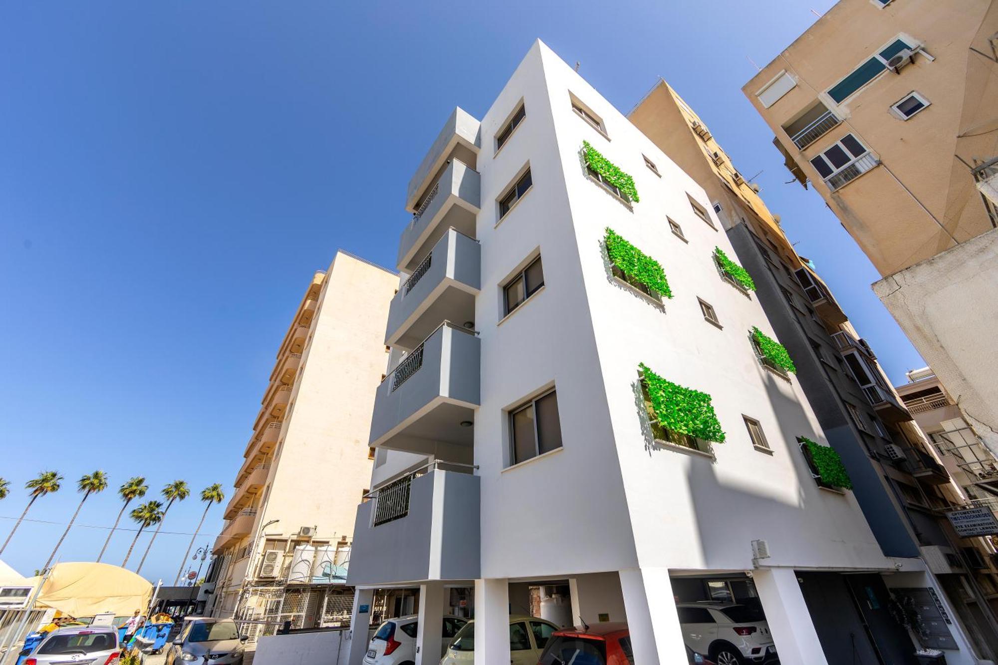 Airbnsea City Centre Side Sea View Apartments Larnaca Eksteriør billede
