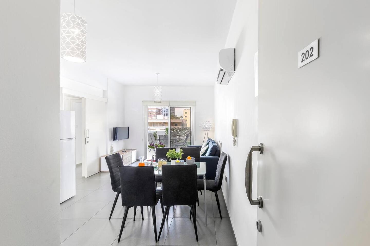 Airbnsea City Centre Side Sea View Apartments Larnaca Eksteriør billede
