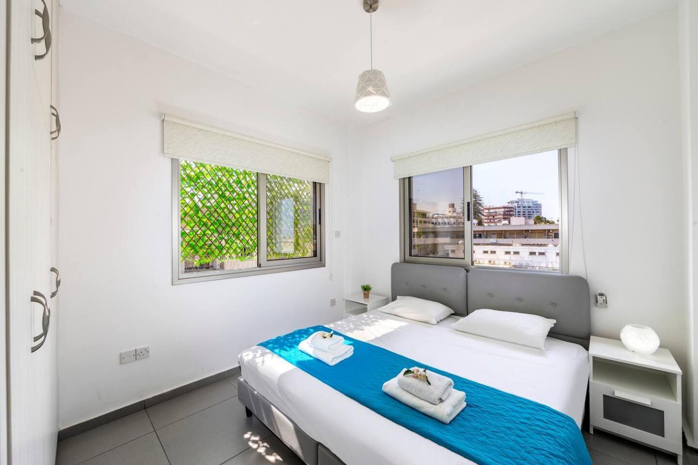 Airbnsea City Centre Side Sea View Apartments Larnaca Eksteriør billede