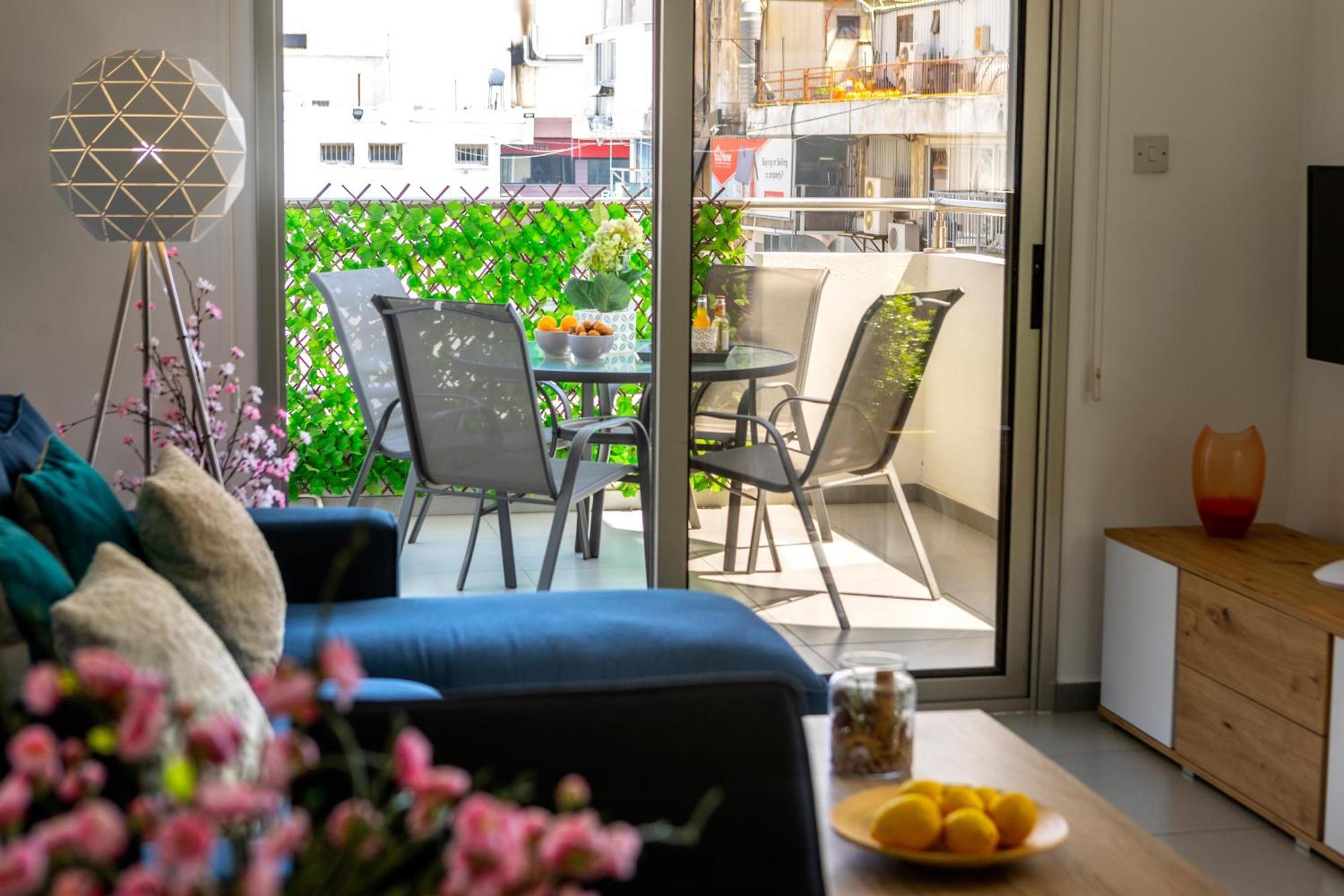 Airbnsea City Centre Side Sea View Apartments Larnaca Eksteriør billede