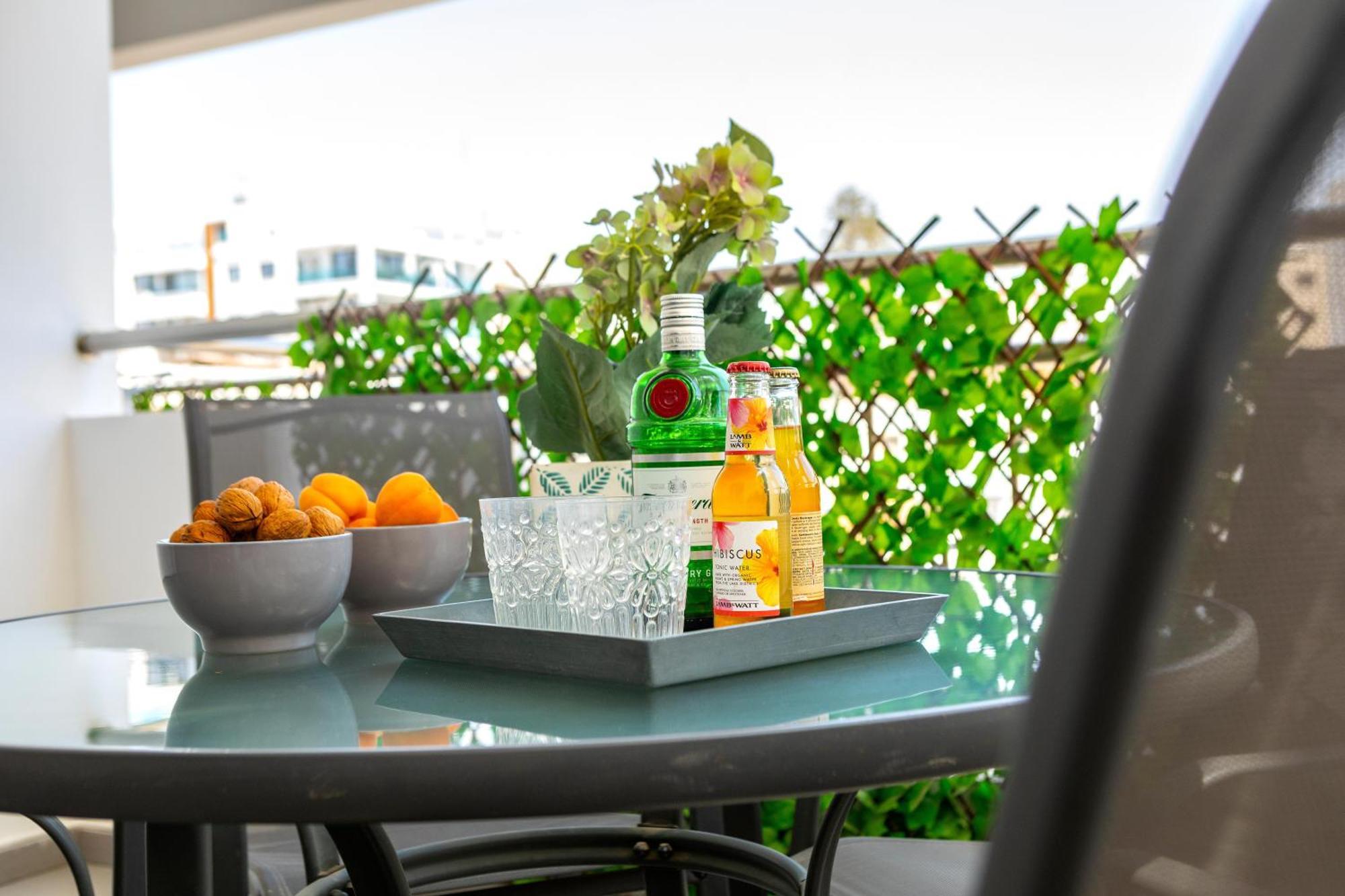 Airbnsea City Centre Side Sea View Apartments Larnaca Eksteriør billede