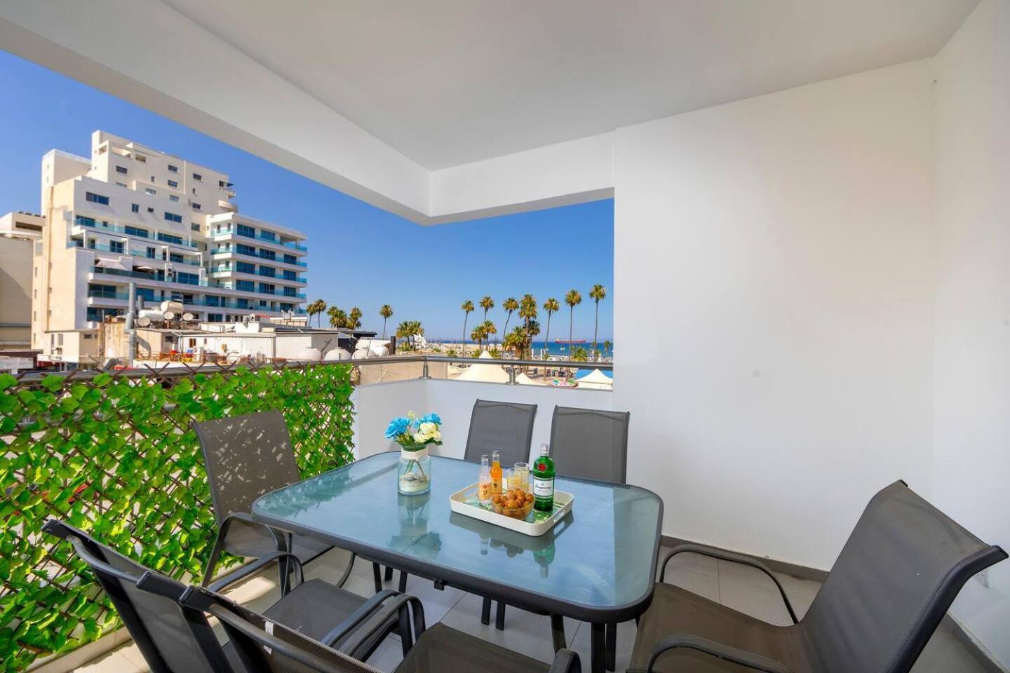 Airbnsea City Centre Side Sea View Apartments Larnaca Eksteriør billede