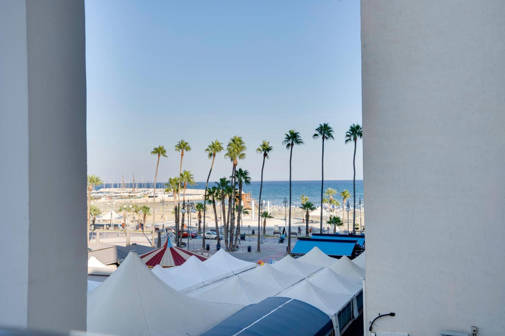 Airbnsea City Centre Side Sea View Apartments Larnaca Eksteriør billede