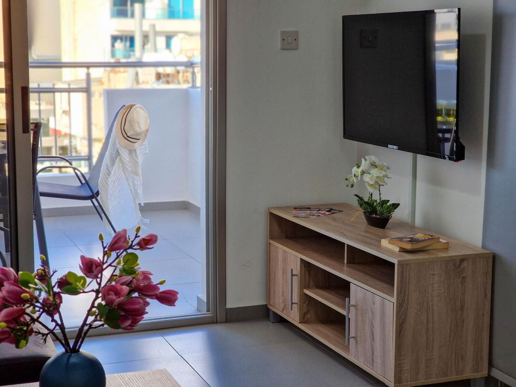 Airbnsea City Centre Side Sea View Apartments Larnaca Eksteriør billede