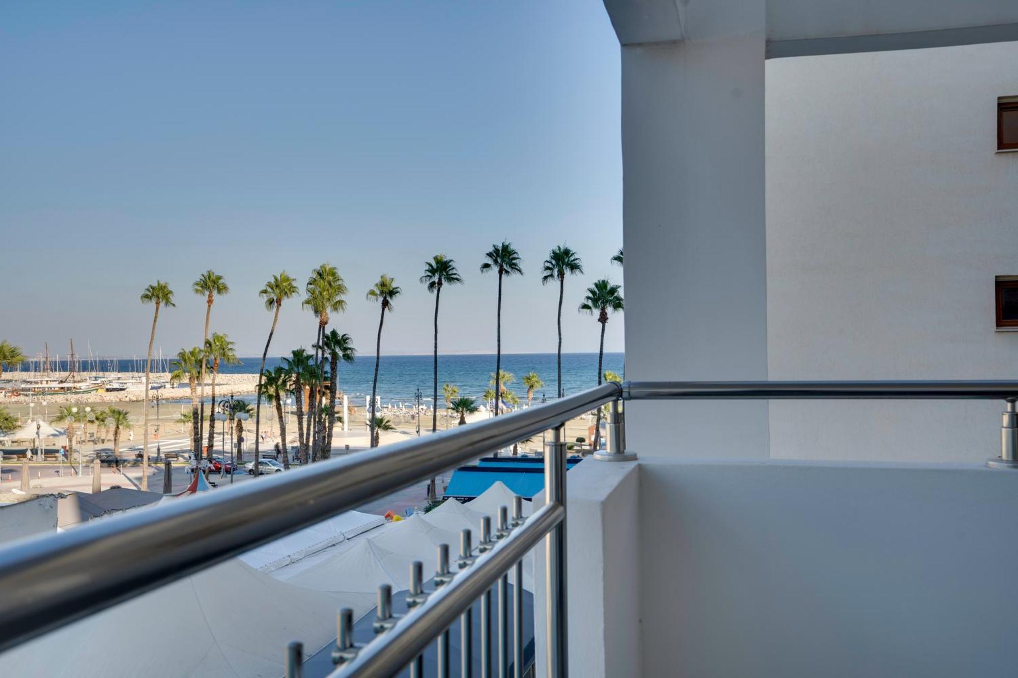 Airbnsea City Centre Side Sea View Apartments Larnaca Eksteriør billede