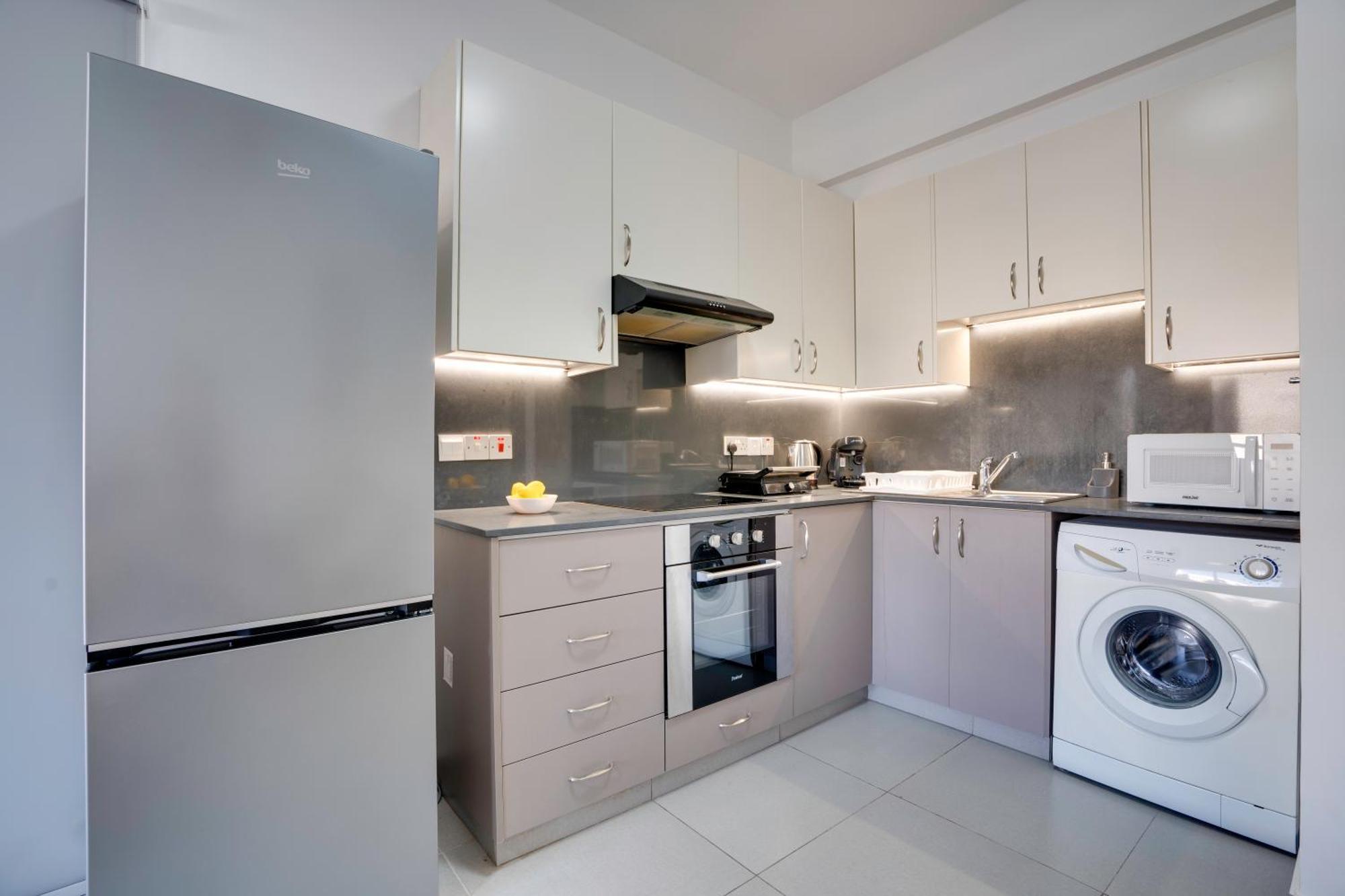 Airbnsea City Centre Side Sea View Apartments Larnaca Eksteriør billede