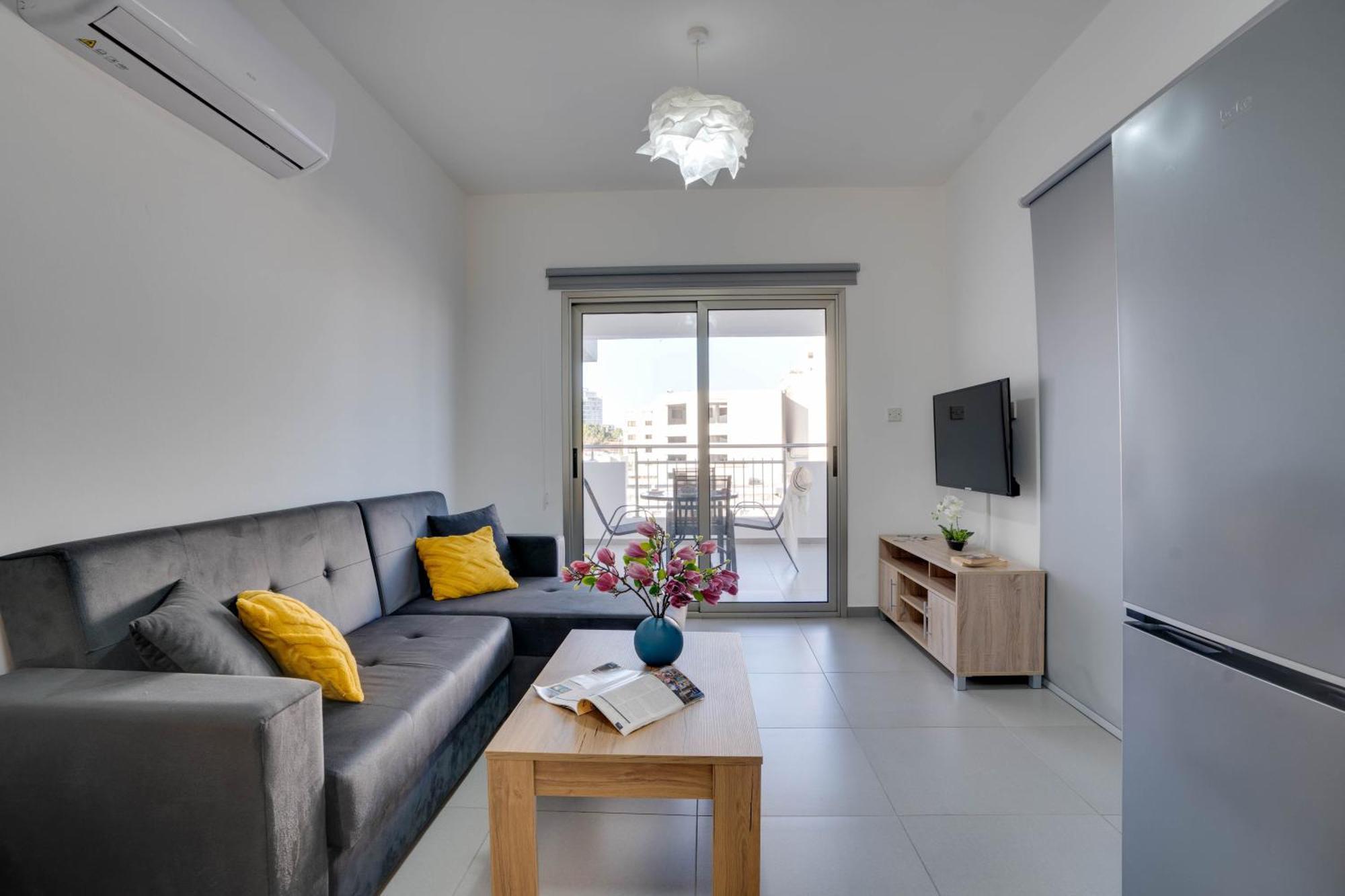 Airbnsea City Centre Side Sea View Apartments Larnaca Eksteriør billede